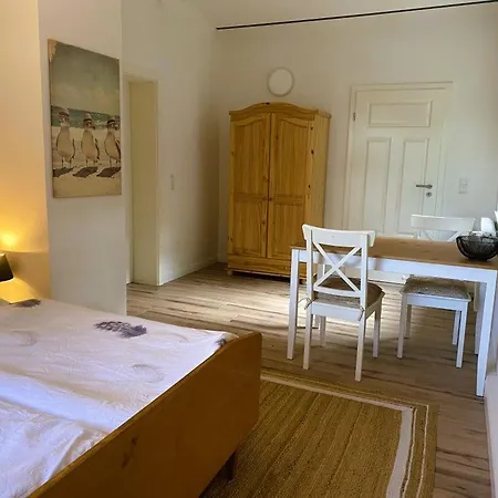 - * Mustin (Mecklenburg-Vorpommern)