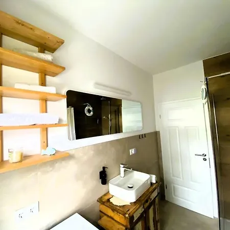 - Apartament *